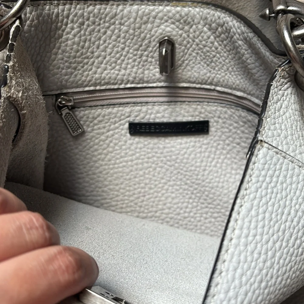 🤍🩶REBECCA MINKOFF Darren Shoulder Bag in Putty